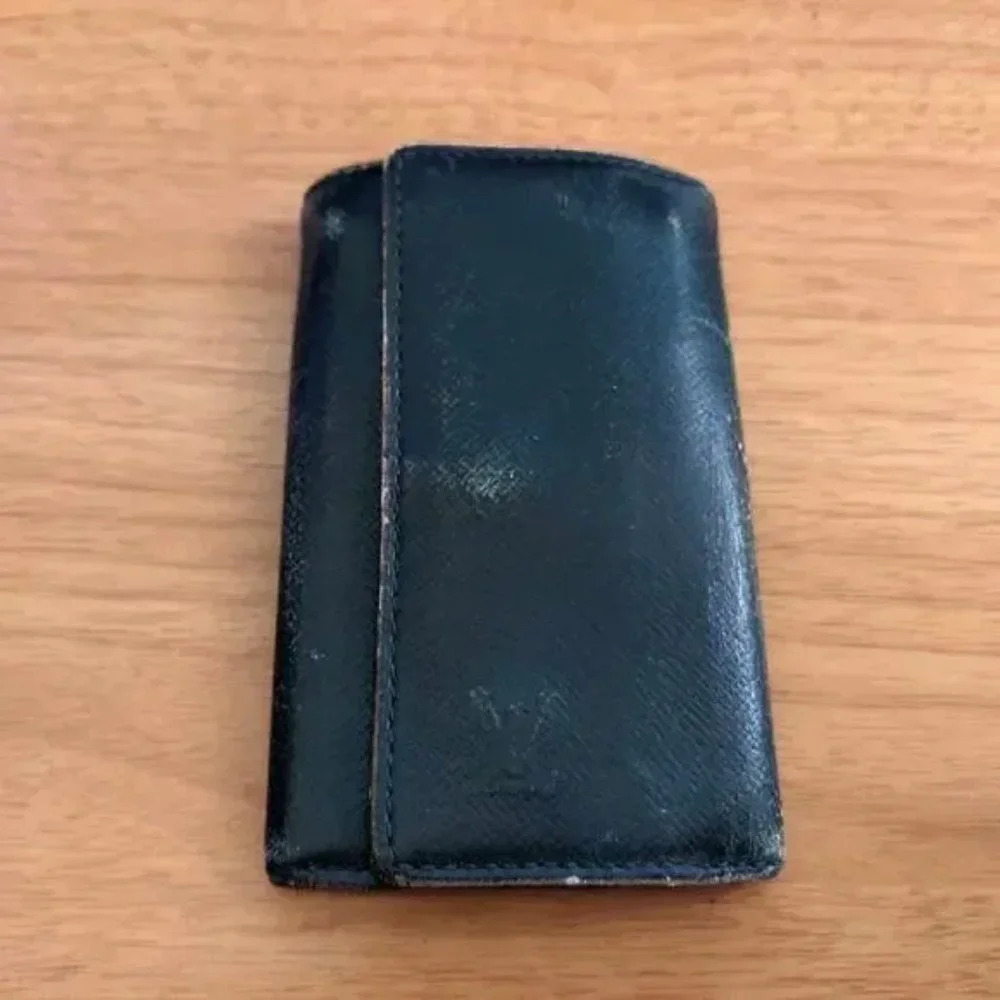 Louis Vuitton Taiga Key Case/Wallet #186💥PRICE DROP💥